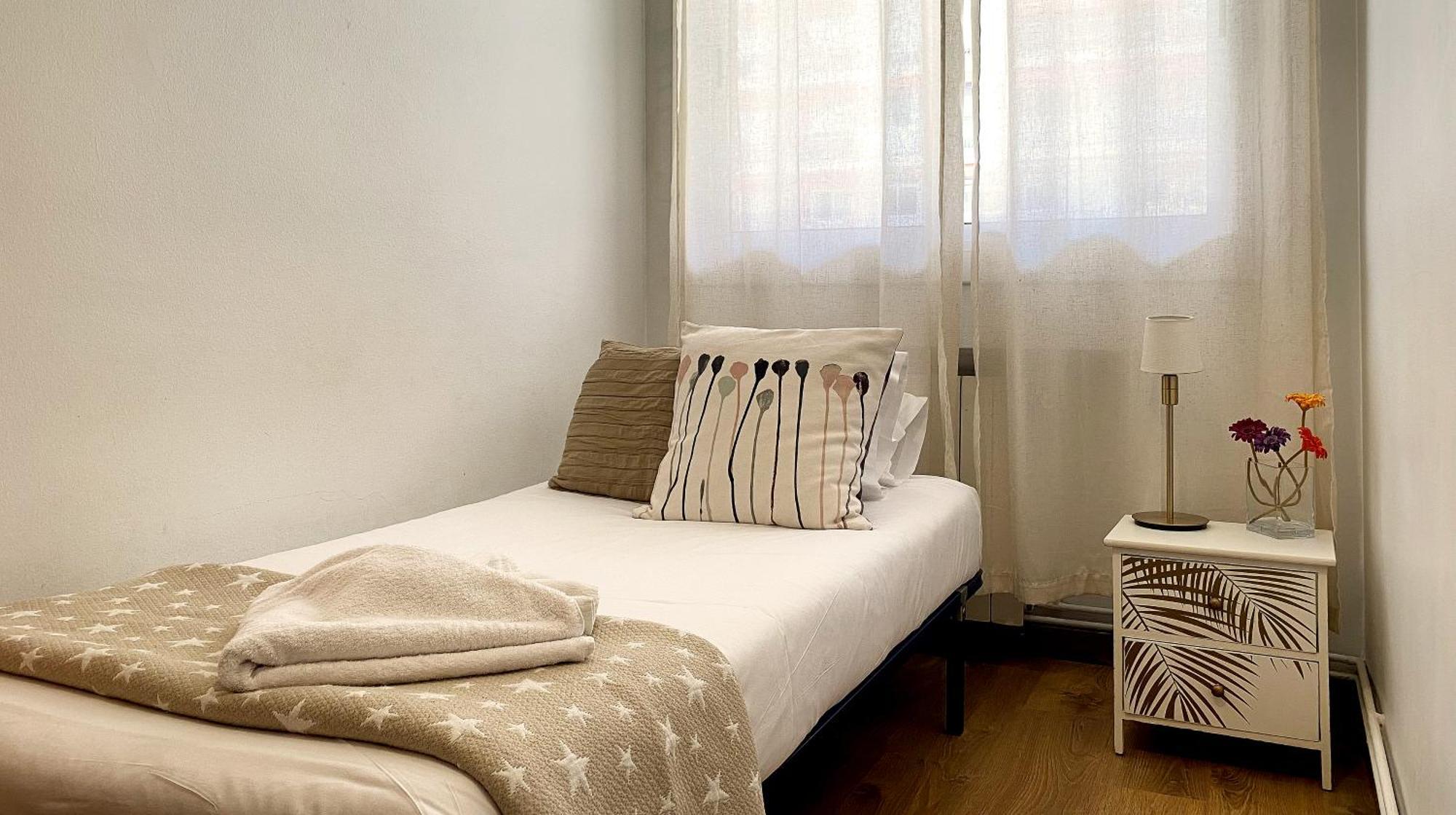 Apartment Comfortable Apartment, 3 Bedrooms With Ac Camp Nou
