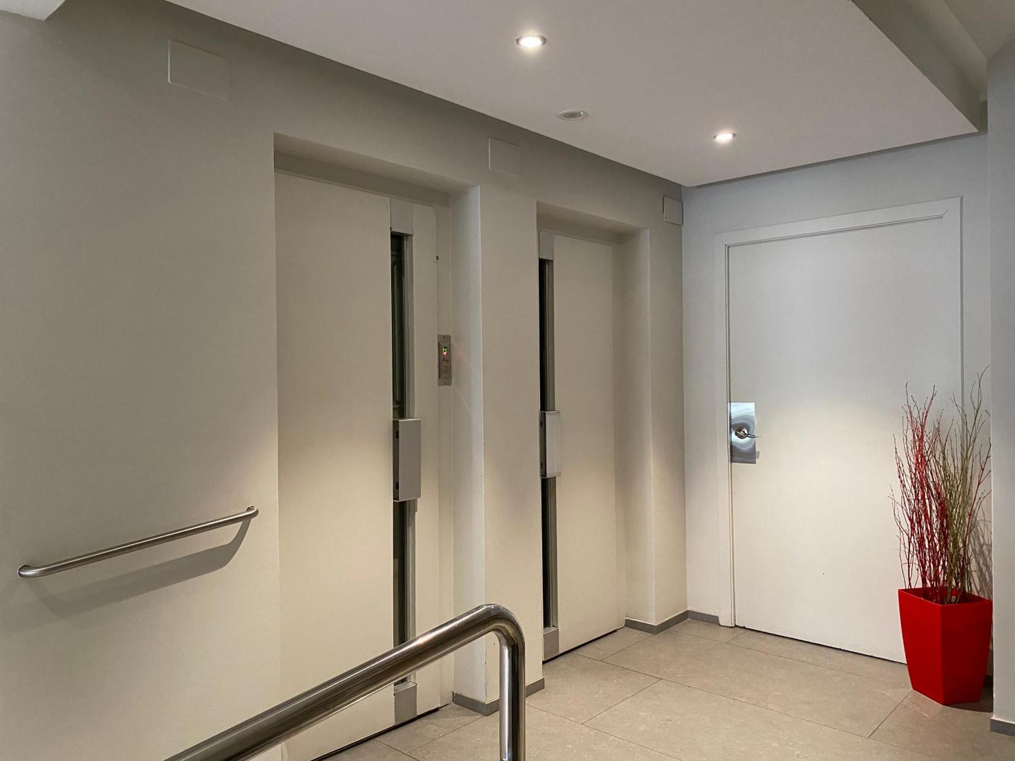 Apartment Comfortable Apartment, 3 Bedrooms With Ac Camp Nou