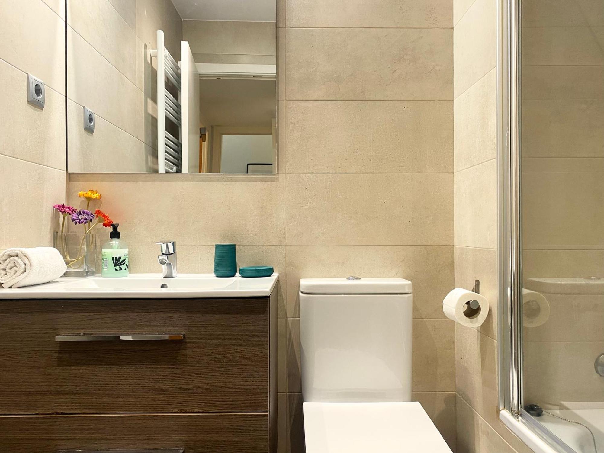 Apartment Comfortable Apartment, 3 Bedrooms With Ac Camp Nou Barcelona