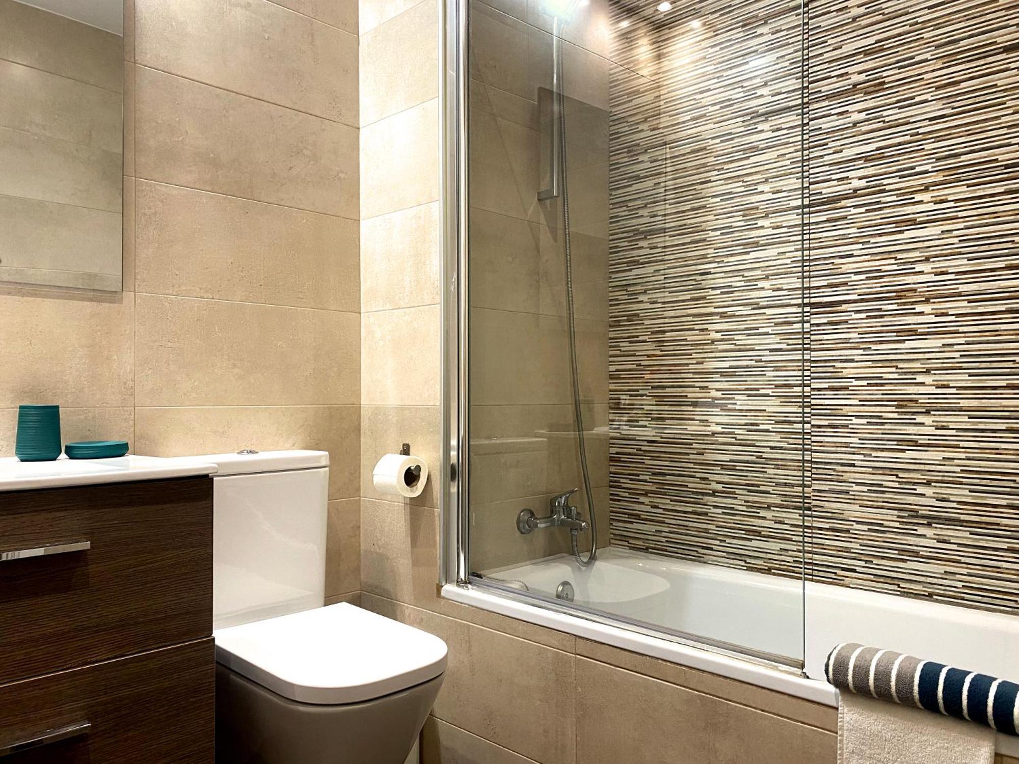 Apartment Comfortable Apartment, 3 Bedrooms With Ac Camp Nou